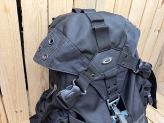 MOCHILA OAKLEY VINTAGE NEGRA