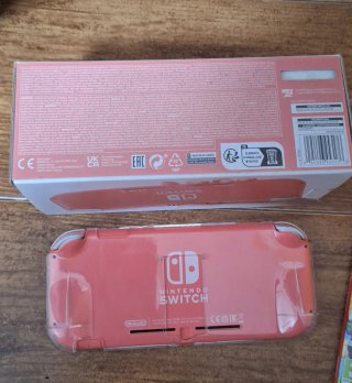 Nintendo Switch Lite Coral + Super Mario Bros. U D
