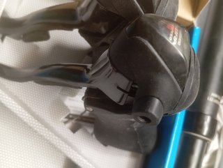 Manetas Shimano Sora 2x9