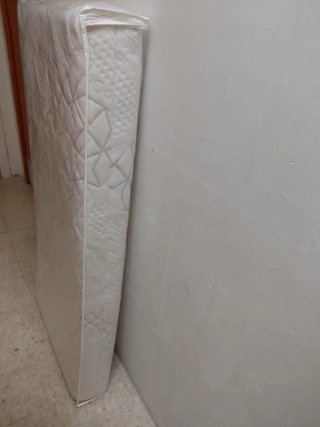 Cuna de bebé de madera