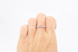 Anillo de oro blanco de 18k con diamantes. Ref:076-01-00620