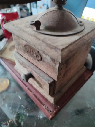 Molinillo de café antiguo madera y metal