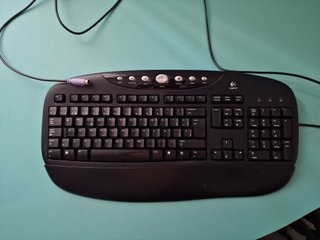 Lote 2 Monitores Acer y HP + 3 Teclados Logi y HP