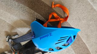 Casco y arnés escalada infantil