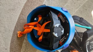 Casco y arnés escalada infantil