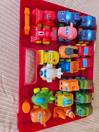 Maletín con 19 coches infantiles