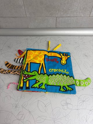 Libro Sensorial de Tela Jellycat - Jungly Tails