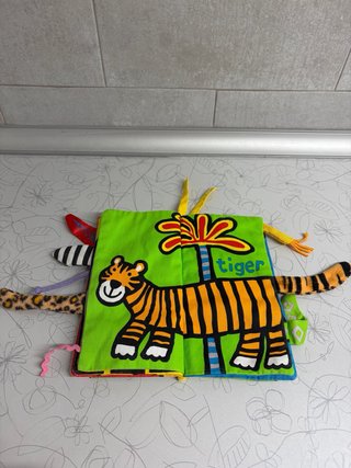 Libro Sensorial de Tela Jellycat - Jungly Tails
