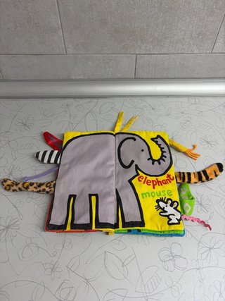Libro Sensorial de Tela Jellycat - Jungly Tails