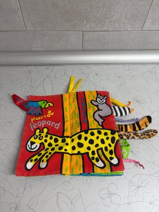 Libro Sensorial de Tela Jellycat - Jungly Tails