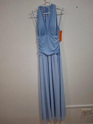 Vestido largo azul cielo elegante