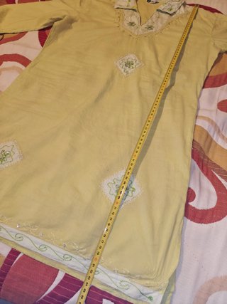 Túnica playera verde lima bordada