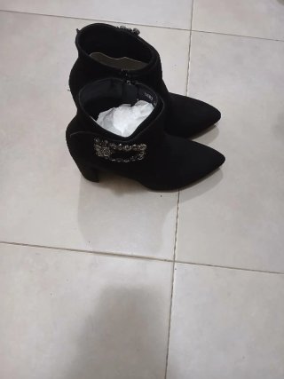Botines negros tacón alto con pedrería