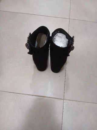 Botines negros tacón alto con pedrería