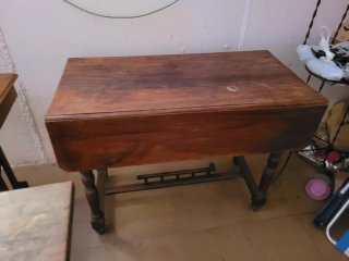 Mesa antigua de madera