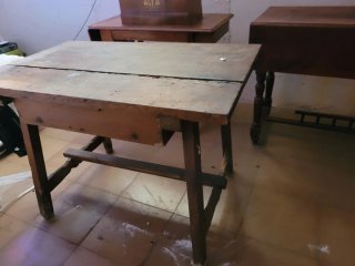 Mesa antigua de madera