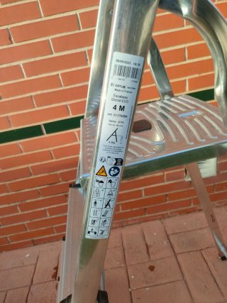 Escalera aluminio 4 peldaños