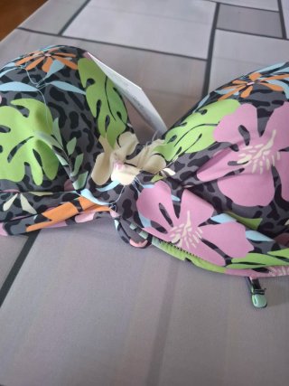 Bikini tropical precioso