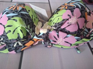 Bikini tropical precioso