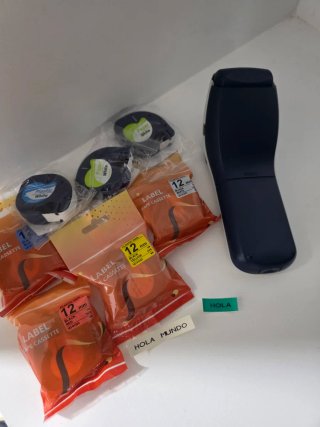 Etiquetadora Dymo con cintas