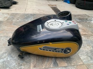 Depósito Aprilia Classic Negro/Amarillo