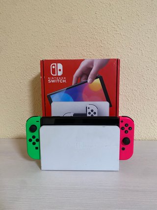 Nintendo Switch OLED + Funda