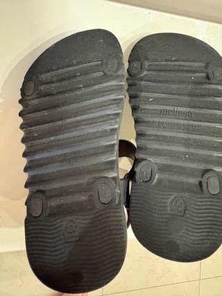 Sandalias negras Melissa DELUXE con pedrería