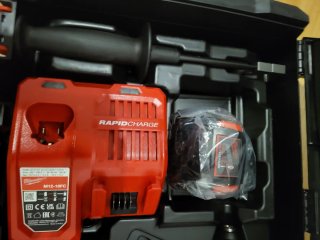 Taladro Milwaukee M18 + Cargador + 2 Baterías