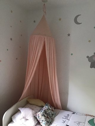 Dosel rosa para cama infantil