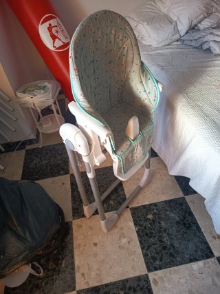 Trona infantil reclinable y regulable