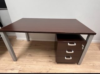 Muebles de oficina madera marrón