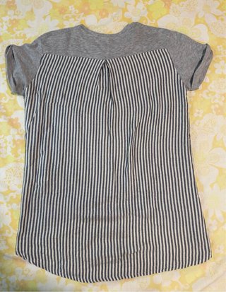 Camiseta Zara gris con rayas