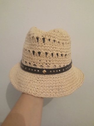 Sombrero de verano talla M de crochet beis