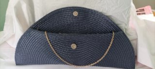 Carteras de rafia con cierre de botón