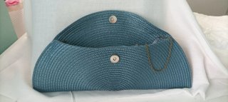 Carteras de rafia con cierre de botón