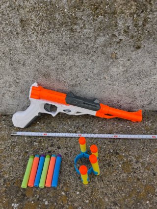 Lanzador de juguete Nerf Sharpfire con dardos