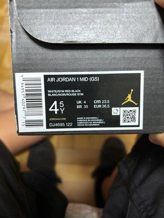 Air Jordan 1 Mid GS Negro Rojo Blanco