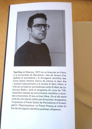SI UN DIT ASSENYALA LA LLUNA TONI POU
