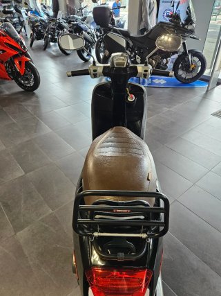 LAMBRETTA V-125 SEMINUEVA
