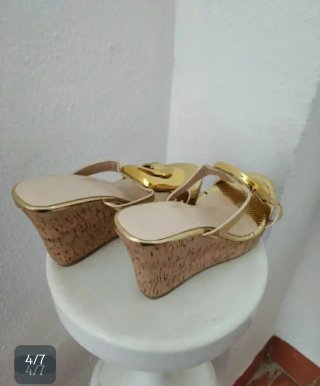 Sandalias Doradas Plataforma Hebilla Dorada