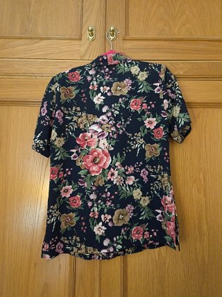 Blusa floral de seda años 60