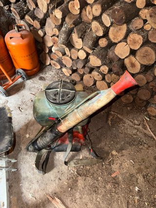 Pulverizadora motor antigua