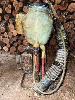 Pulverizadora motor antigua