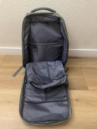 Mochila de viaje verde sin estrenar