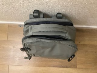 Mochila de viaje verde sin estrenar