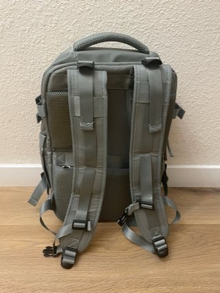 Mochila de viaje verde sin estrenar