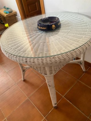 4 Sillones Mimbre + Mesa Cristal