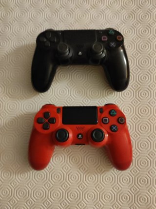 PS4 (PlayStation 4) + 2 Mandos + Cables