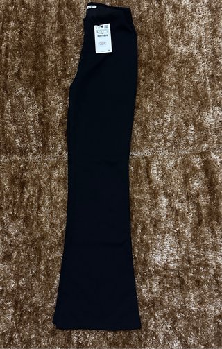 Pantalón flare Zara negro
