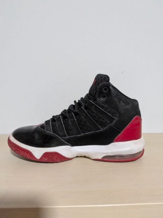 Zapatillas Jordan Max Aura Negras y Rojas